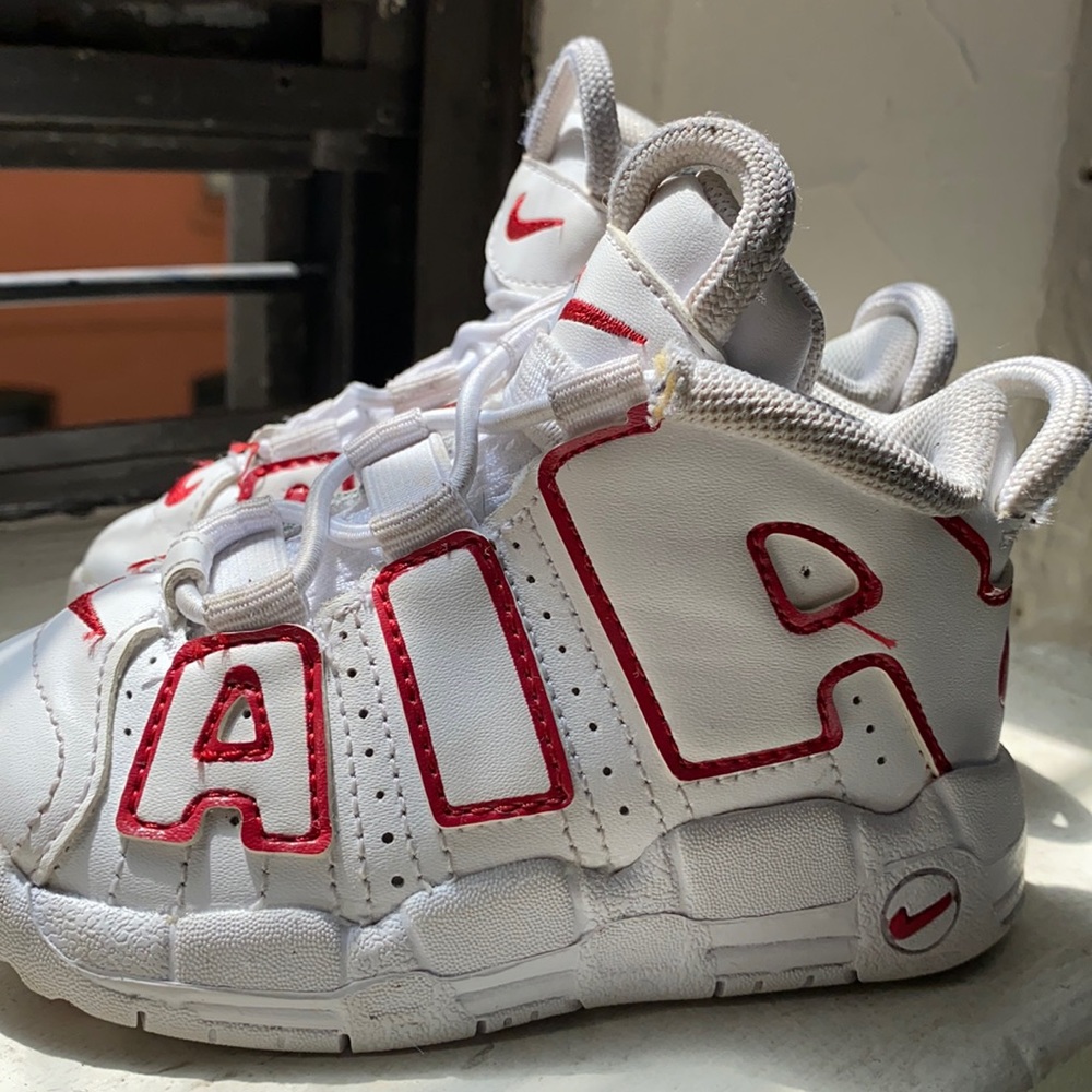 NIKE AIR UPTEMPO